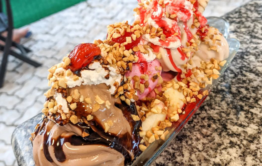 Guia de Maraú - Farolzinho BG Sorvete, Açaí e Parquinho